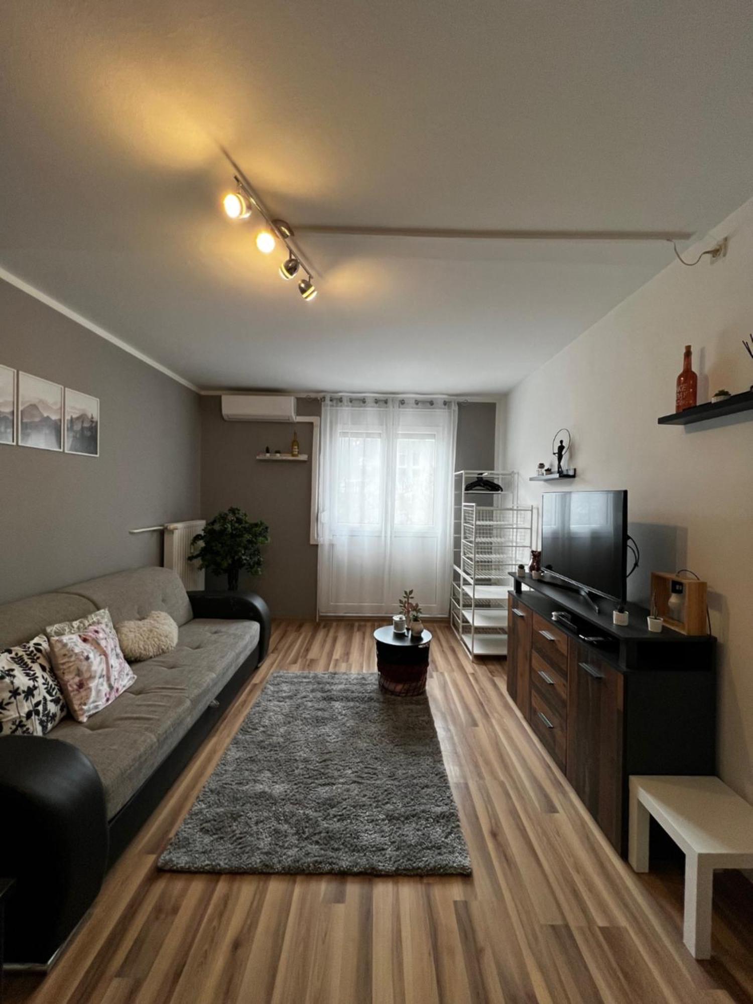 Renapartman Pécs Buitenkant foto